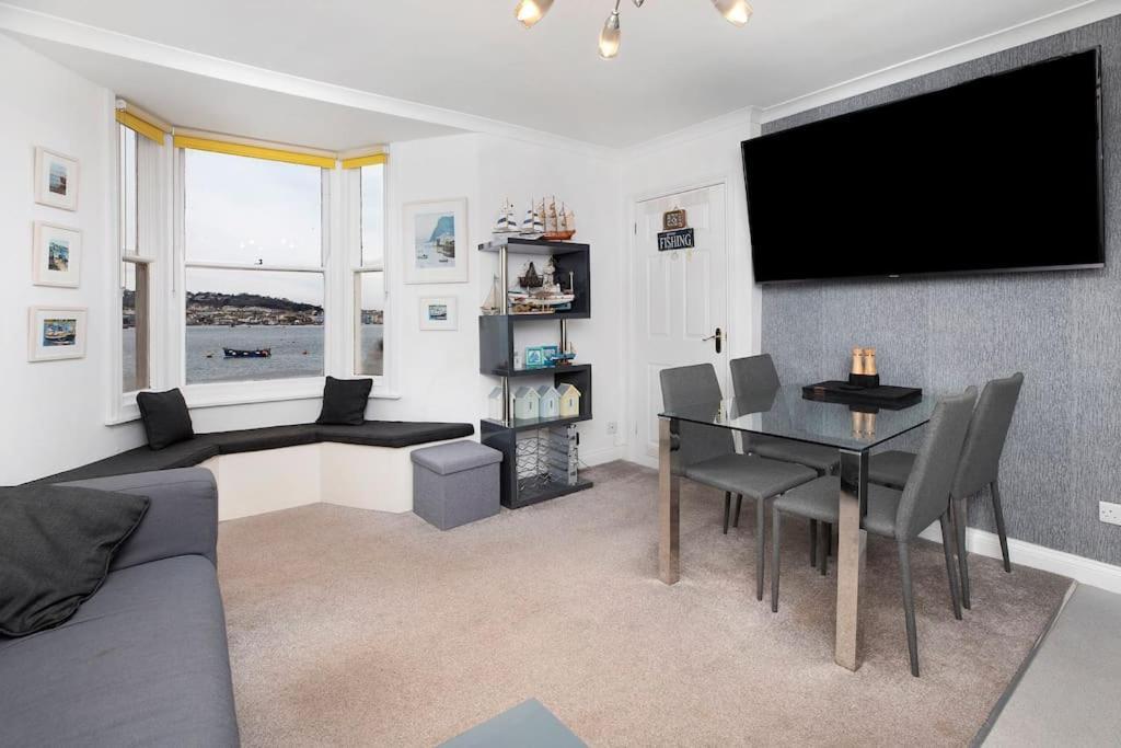 Beach Front Flat Shaldon With Parking Экстерьер фото