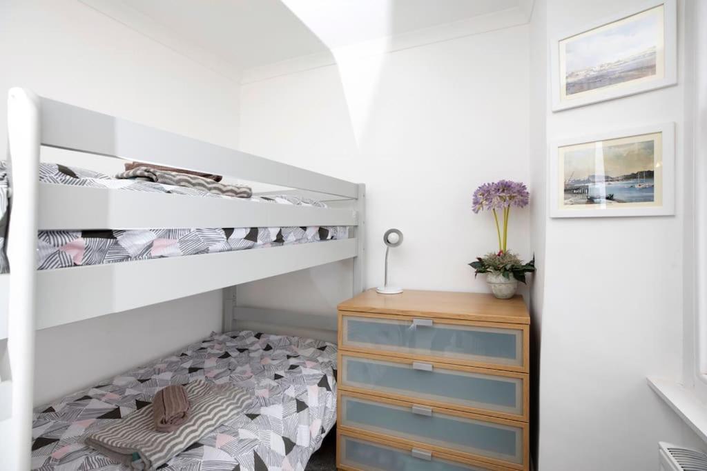 Beach Front Flat Shaldon With Parking Экстерьер фото